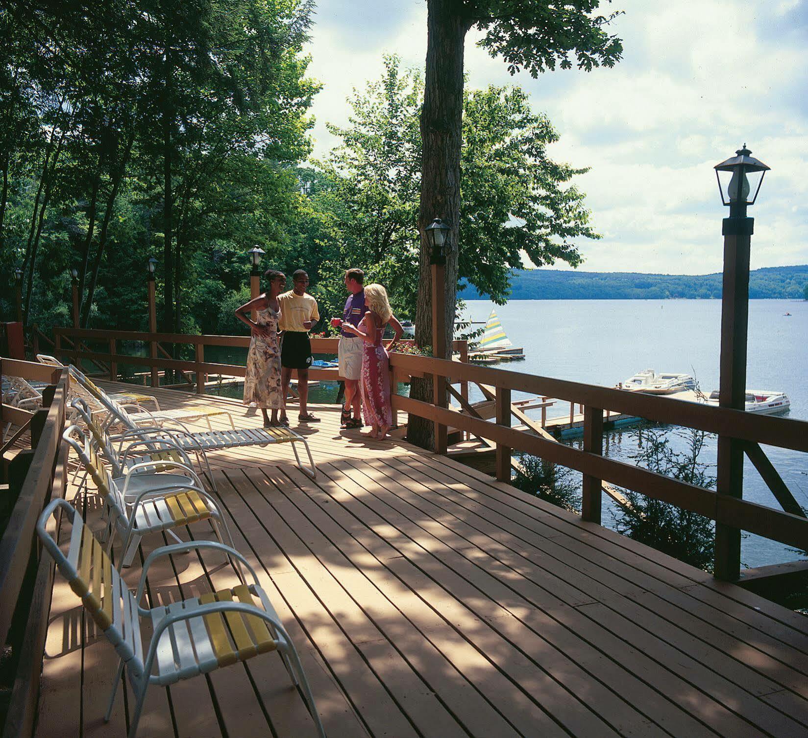 Cove Haven Resort Lakeville Exteriör bild