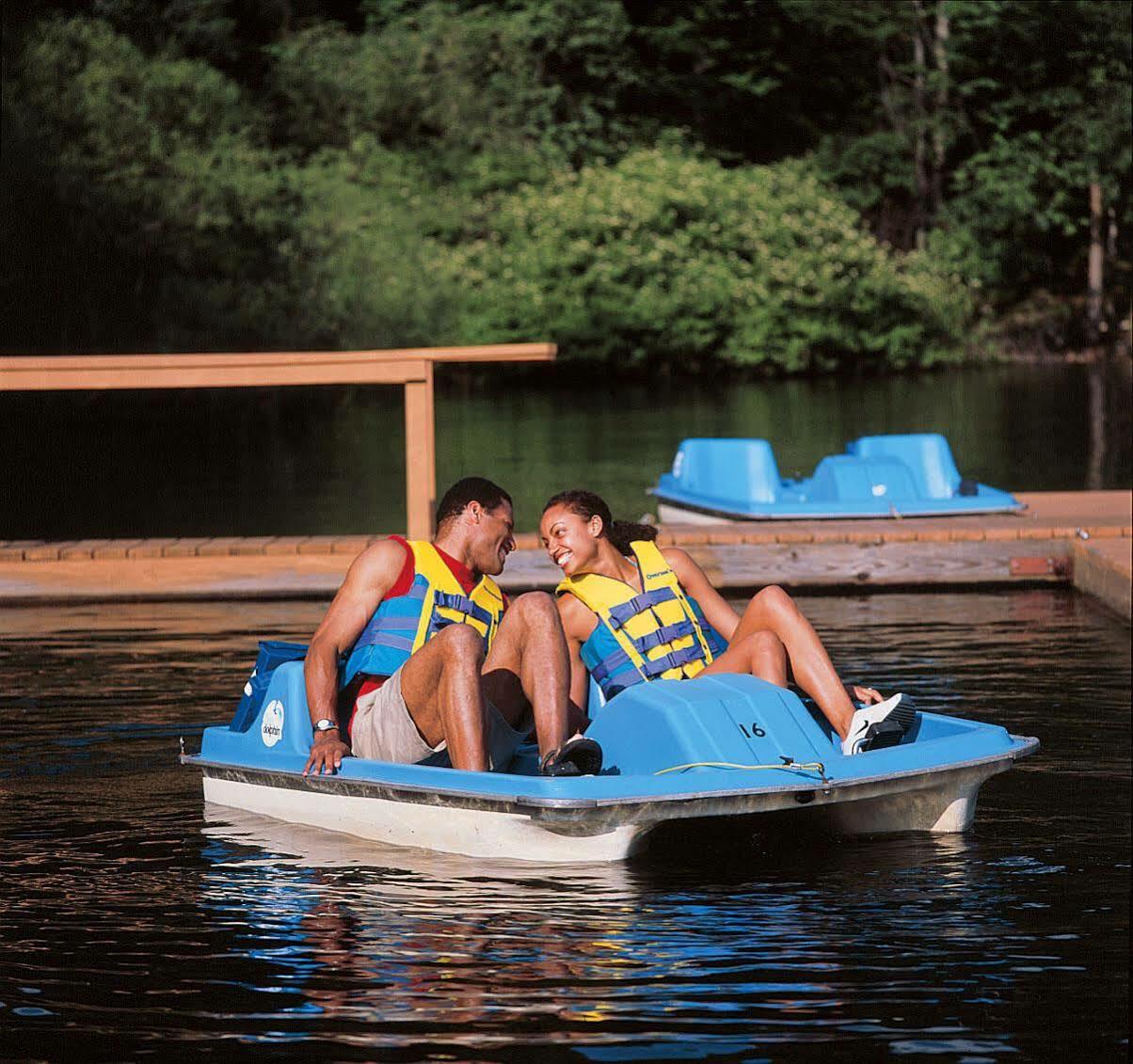 Cove Haven Resort Lakeville Exteriör bild